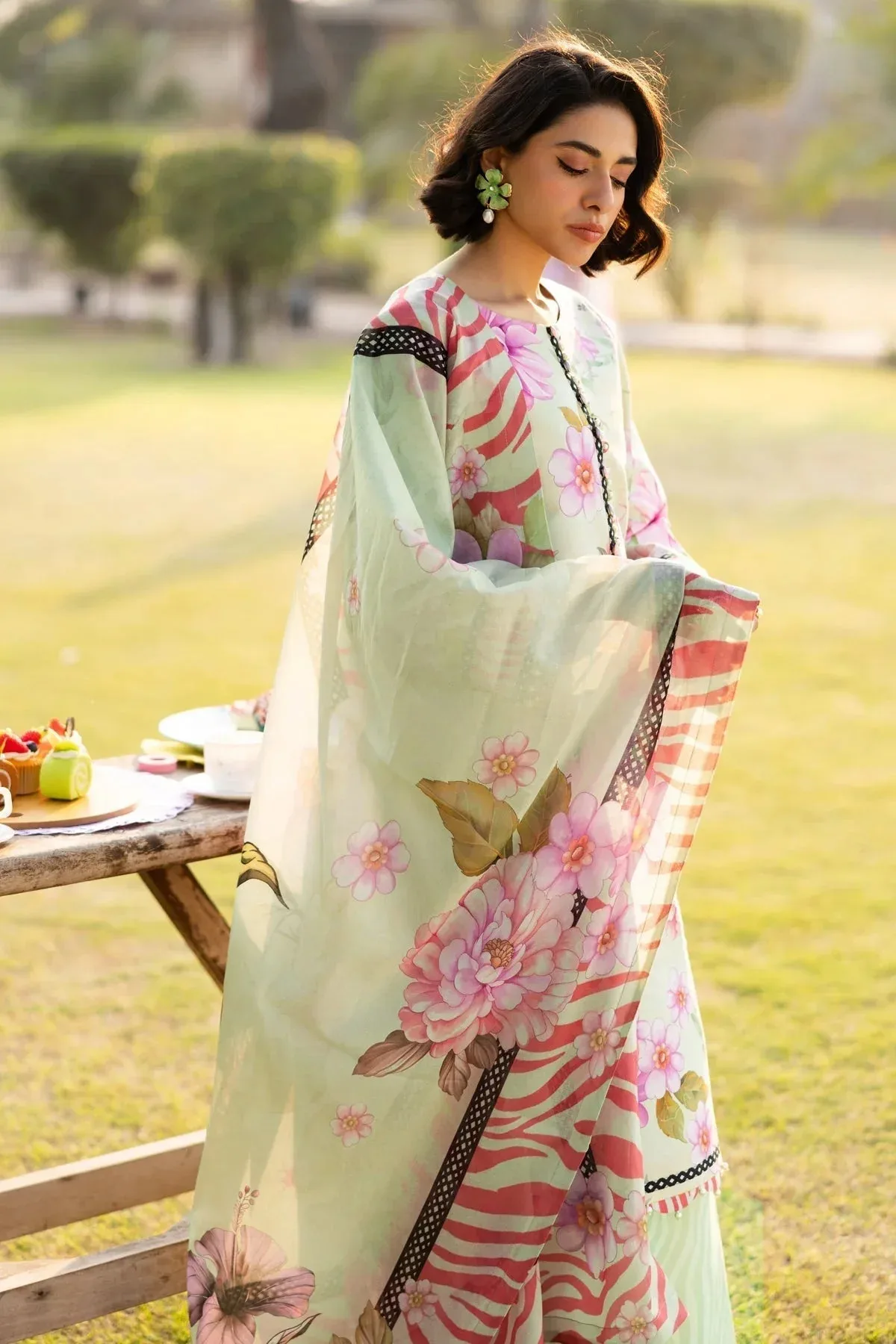 Alizeh Sheen Lawn Prints 25 Mint Green Lawn – view 4 – Poshaq