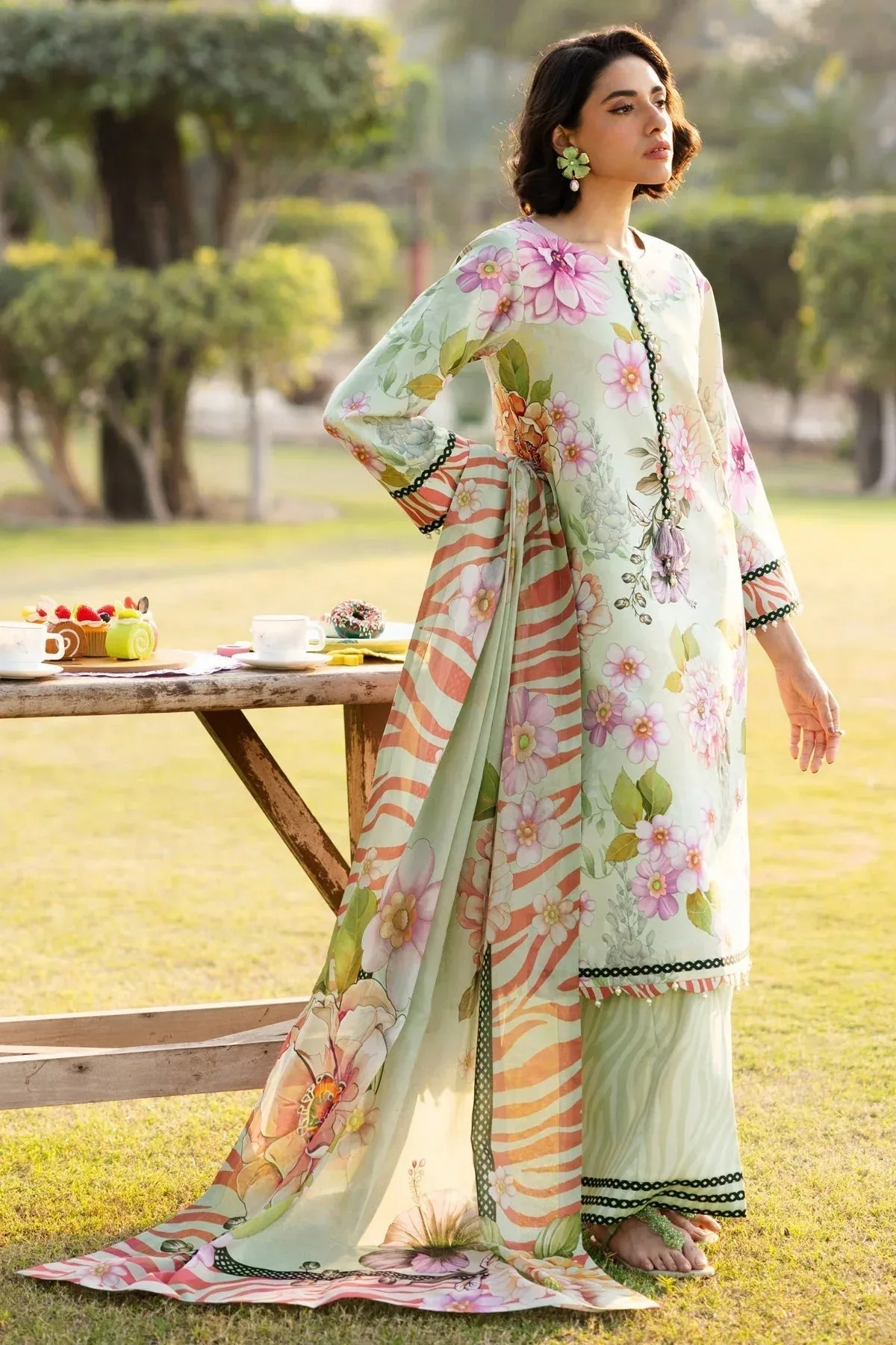 Alizeh Sheen Lawn Prints 25 Mint Green Lawn – view 5 – Poshaq