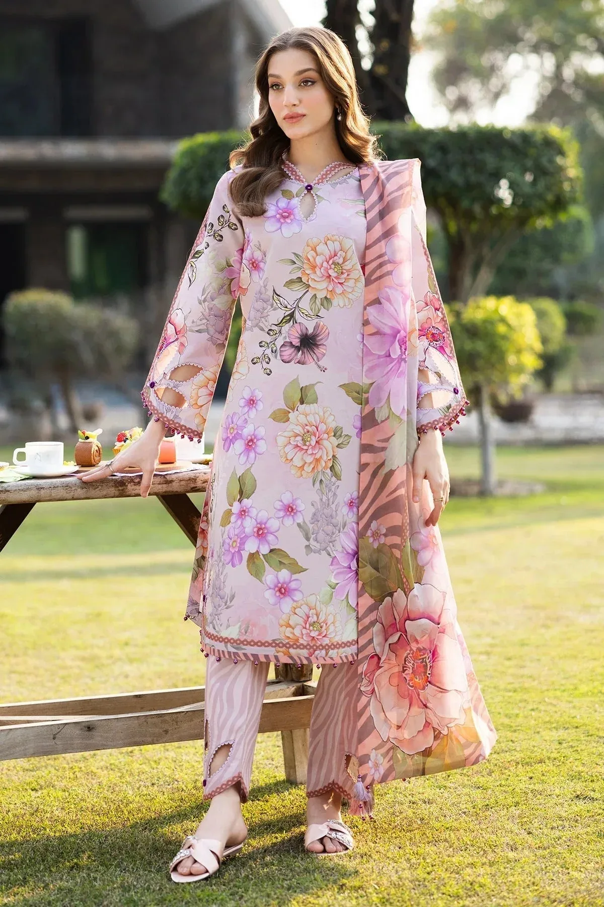 Alizeh Sheen Lawn Prints 25 Light Pink Lawn – view 1 – Poshaq
