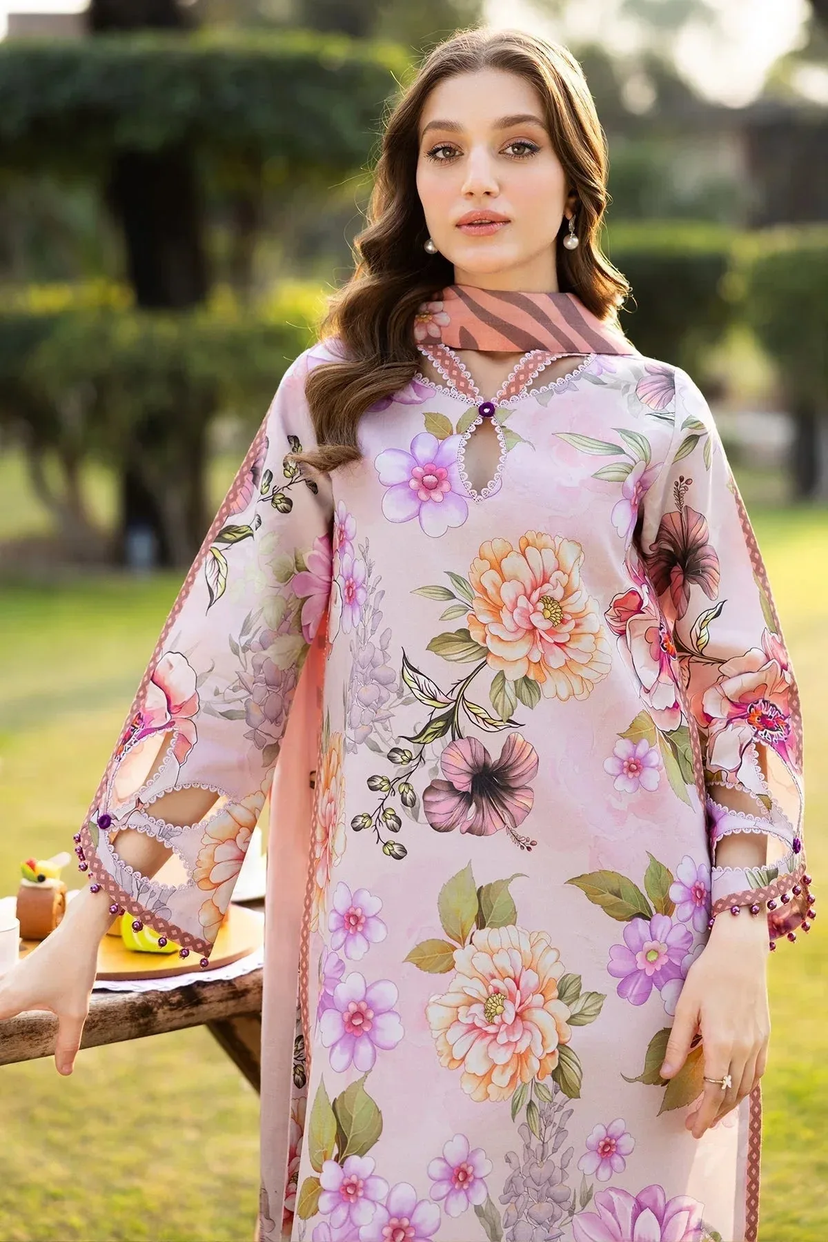 Alizeh Sheen Lawn Prints 25 Light Pink Lawn – view 3 – Poshaq