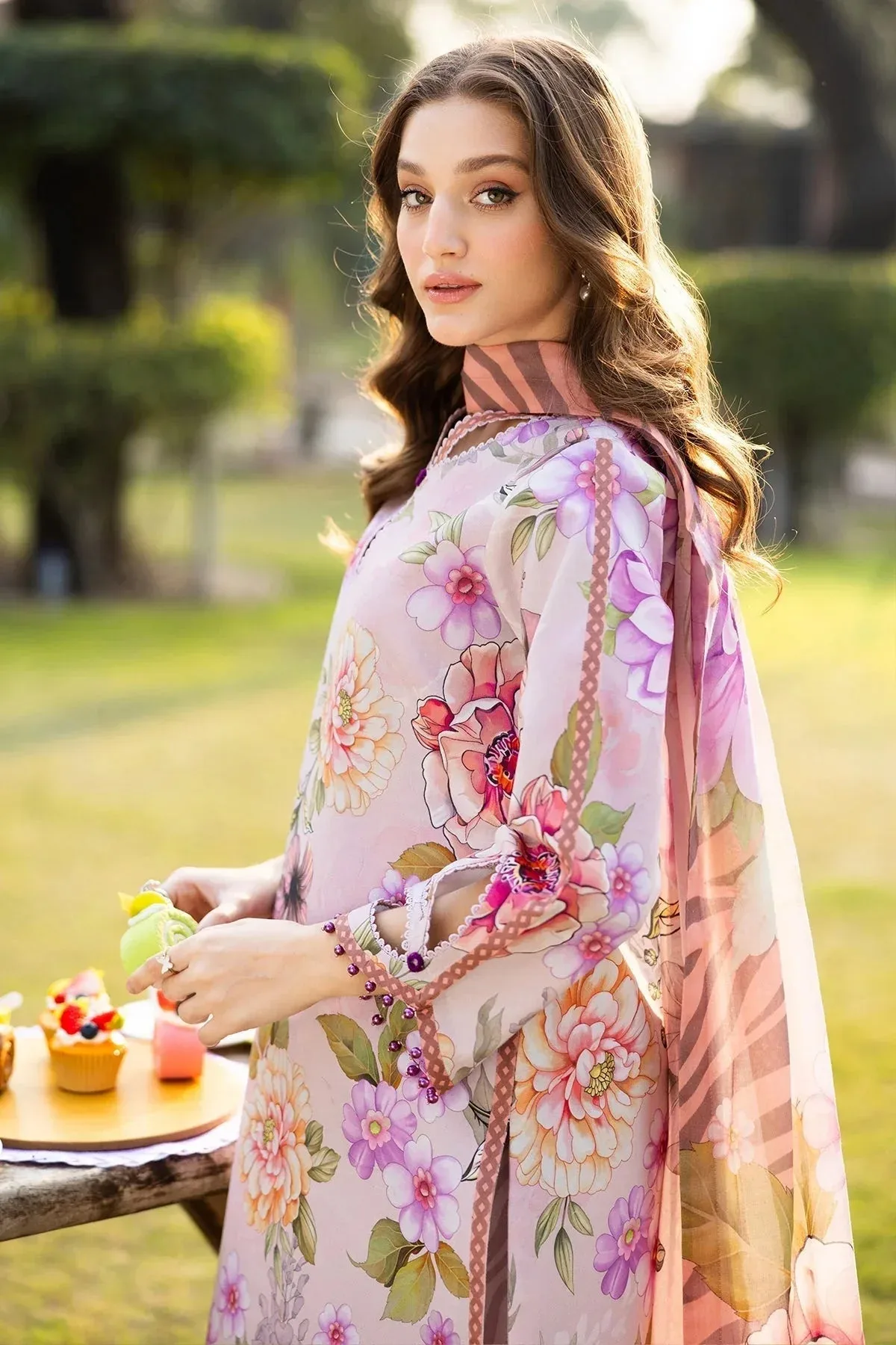 Alizeh Sheen Lawn Prints 25 Light Pink Lawn – view 4 – Poshaq