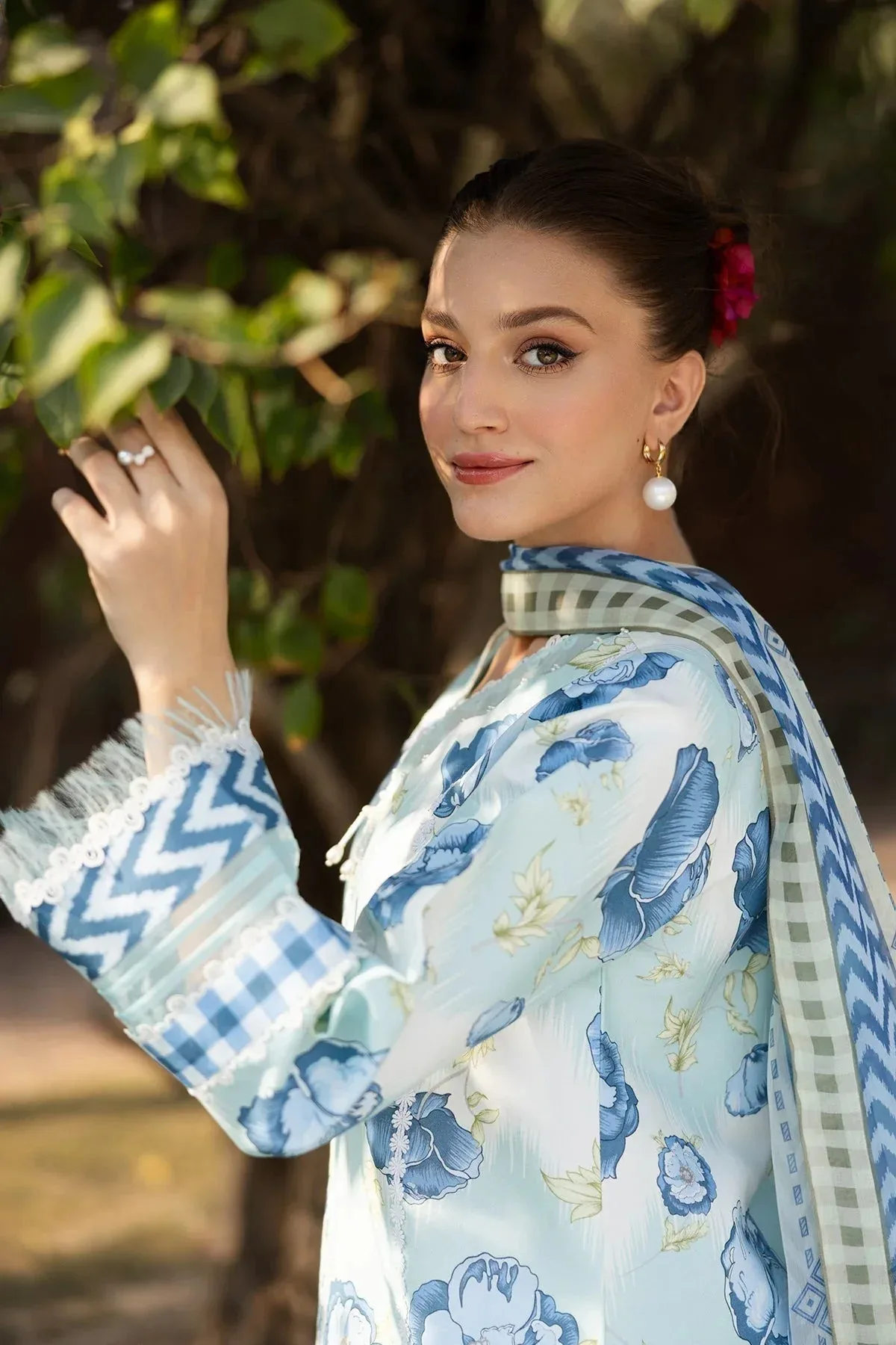 Alizeh Sheen Lawn Prints 25 Ice Blue Chiffon – view 3 – Poshaq