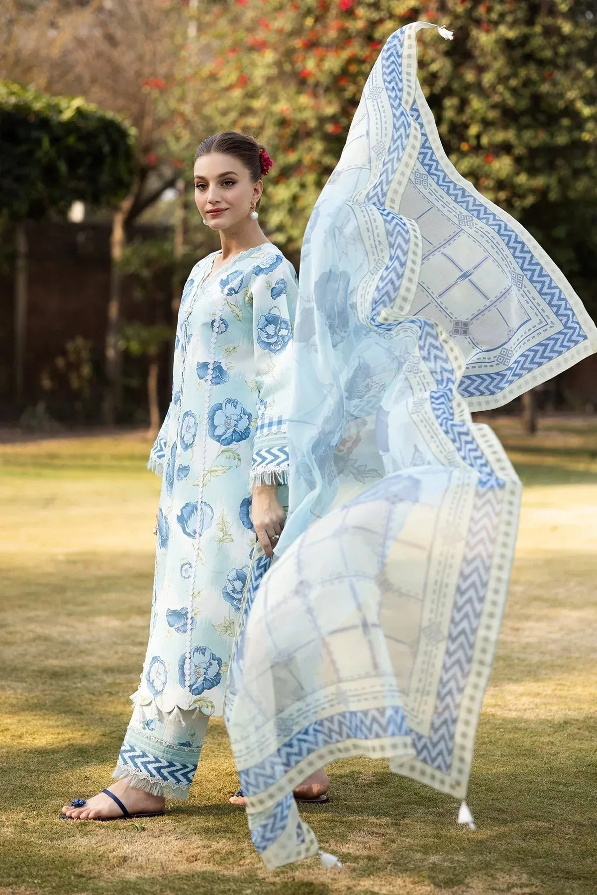 Alizeh Sheen Lawn Prints 25 Ice Blue Chiffon – view 4 – Poshaq