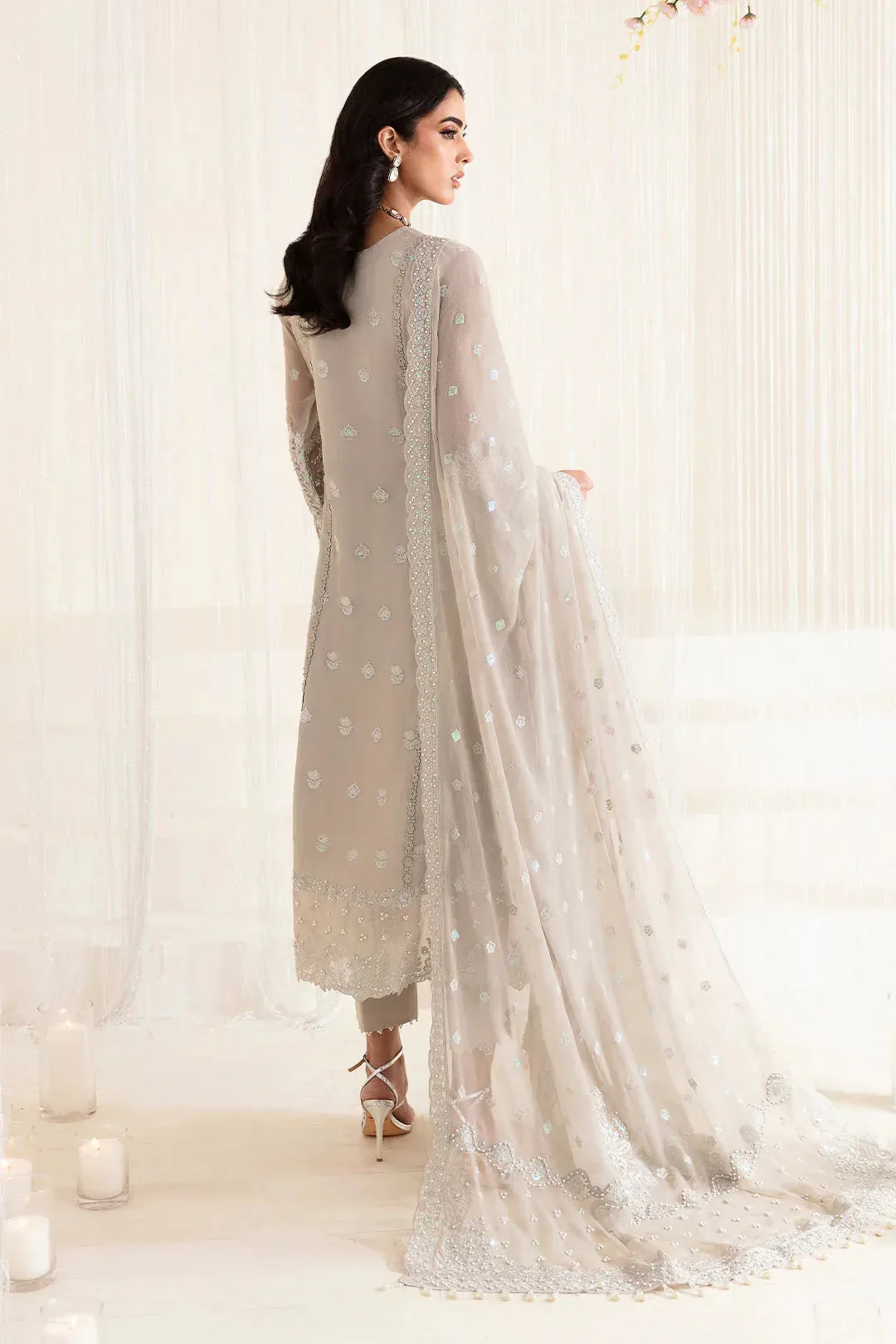 Grey formal outfit with organza shirt, chiffon dupatta and slub trousers – view 2 – Poshaq