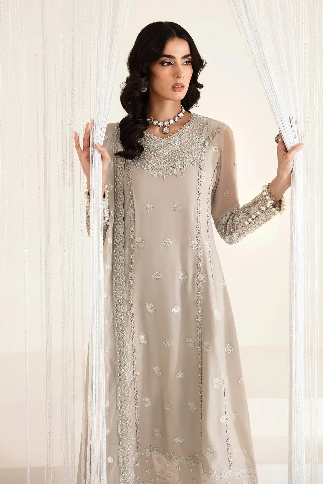 Grey formal outfit with organza shirt, chiffon dupatta and slub trousers – view 4 – Poshaq