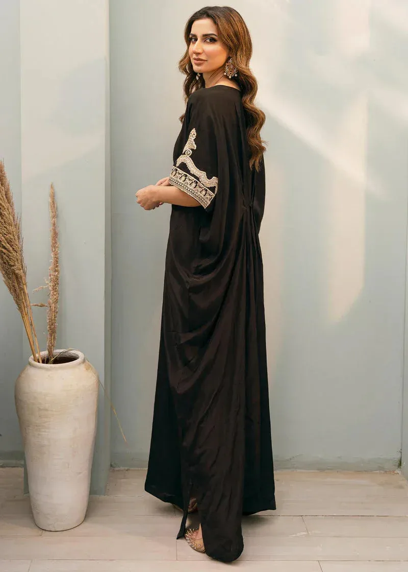 Black silk kaftan with subtle sheen and elegant drape – view 2 – Poshaq