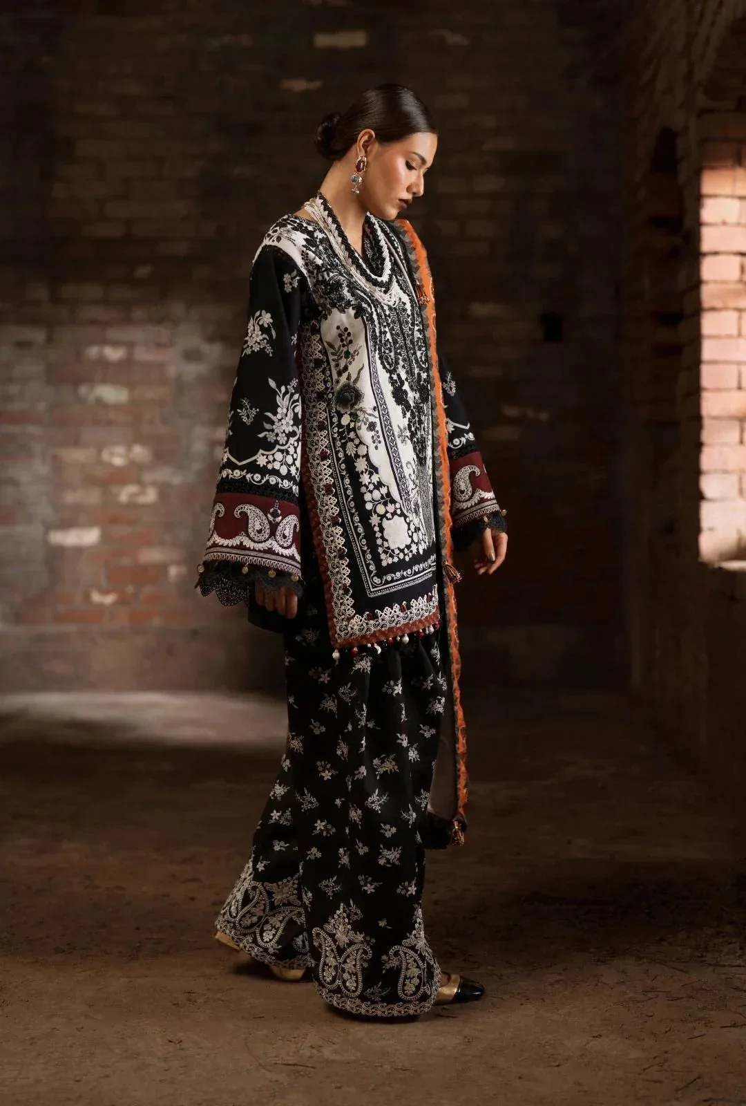 AJR Couture Sard Sham White Khaddar – view 5 – Poshaq