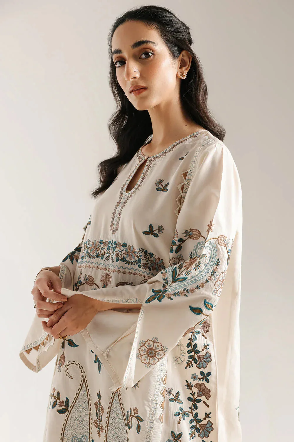 Ethnic Rozana Collection 25 Off White – view 4 – Poshaq