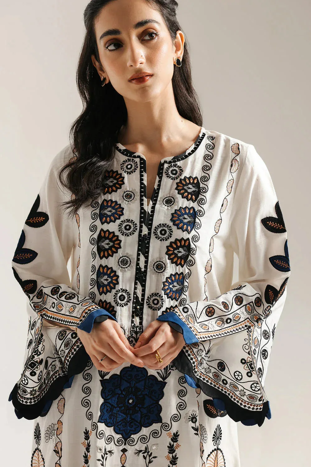 Ethnic Rozana Collection 25 Off White – view 3 – Poshaq