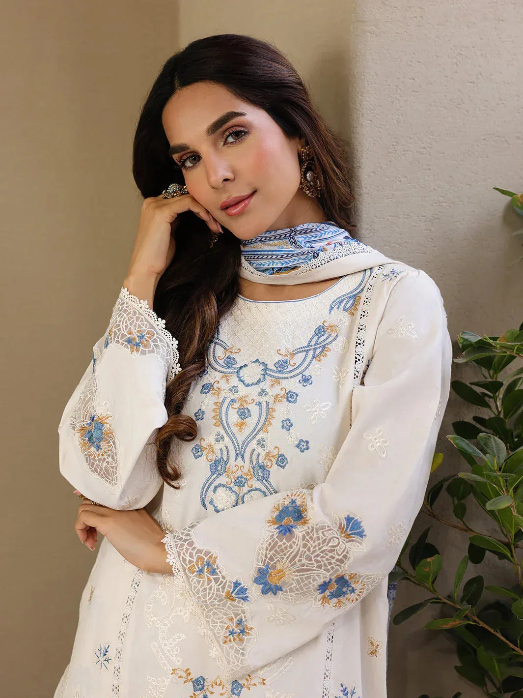 Faiza Faisal Marine Luxury Lawn 25 White Organza – view 4 – Poshaq
