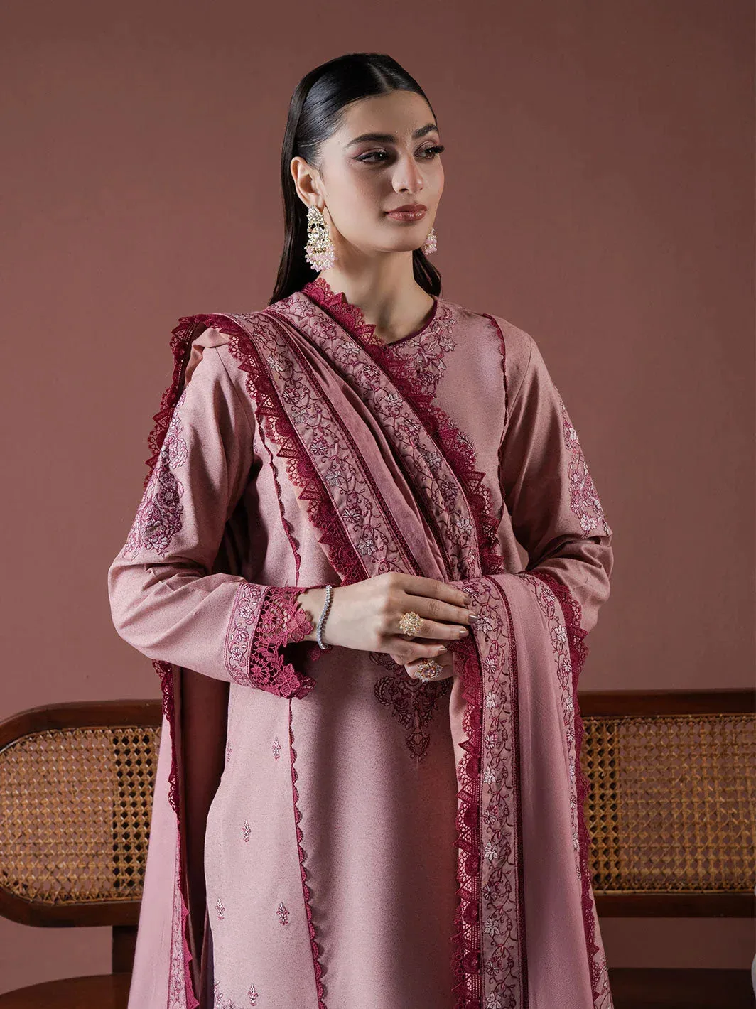 Faiza Faisal Winter Edit 2024 Rose Pink Organza – view 4 – Poshaq