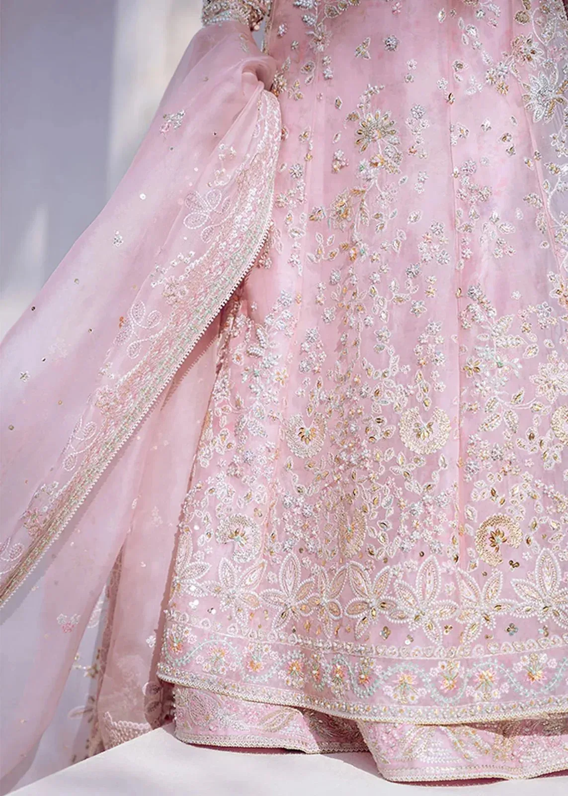 Suffuse Freeshia RTW'24 Silver Raw Silk – view 4 – Poshaq
