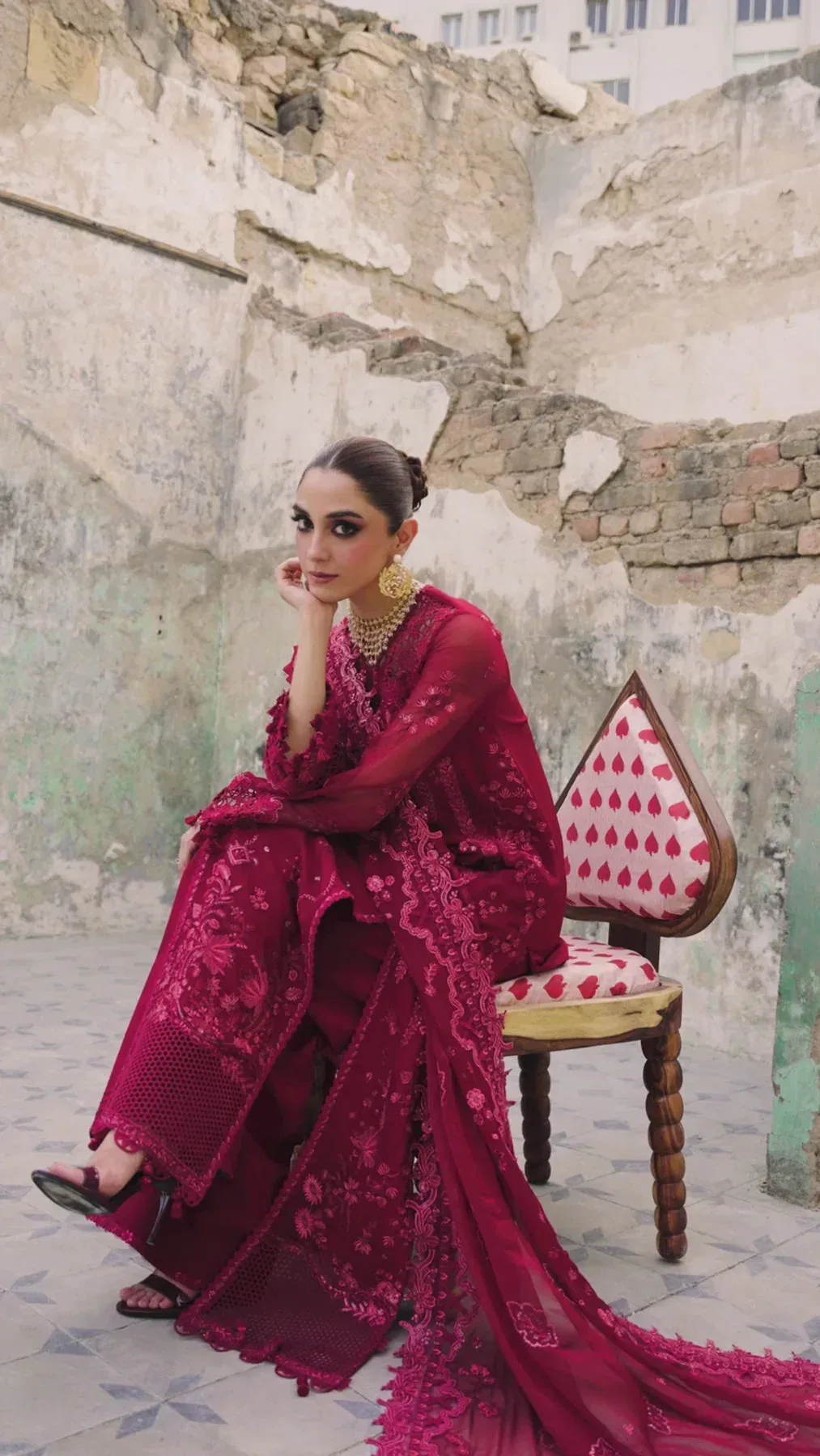 Qalamkar Chiffon Edit Maroon Raw Silk – view 4 – Poshaq