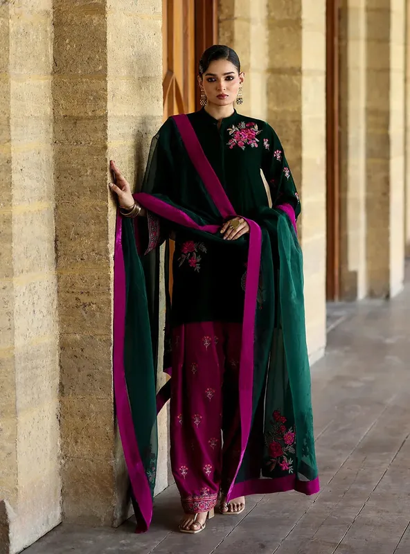 Zainab Chottani Velura Velvet Edit 25 Bottle Green Organza – view 1 – Poshaq