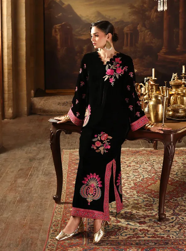 Zainab Chottani Velura Velvet Edit 25 Black Velvet – view 1 – Poshaq