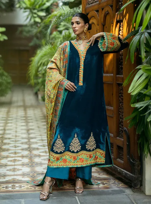 Zainab Chottani Makhmal Luxe Pret Emerald Green Jacquard – view 1 – Poshaq