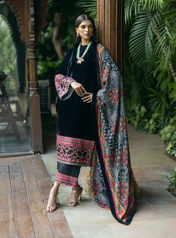 Zainab Chottani Makhmal Luxe Pret Black Viscose – view 1 – Poshaq