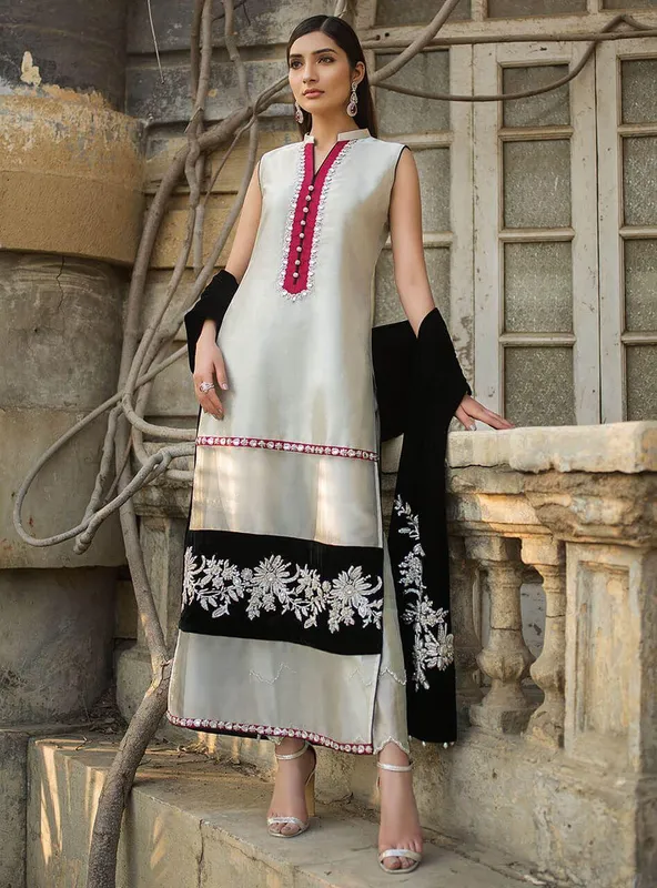 Zainab Chottani Semi Formals Silver Velvet – view 1 – Poshaq