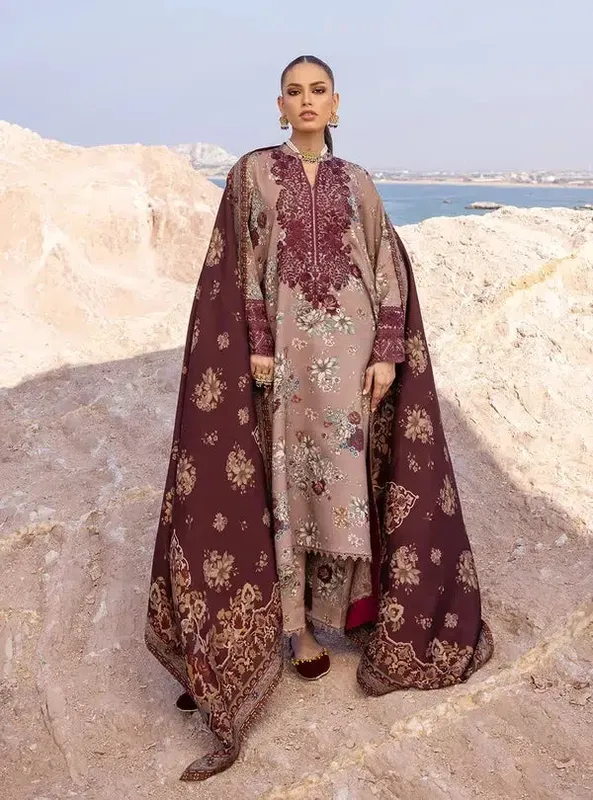 Zainab Chottani Winter Shawls Organza – view 1 – Poshaq
