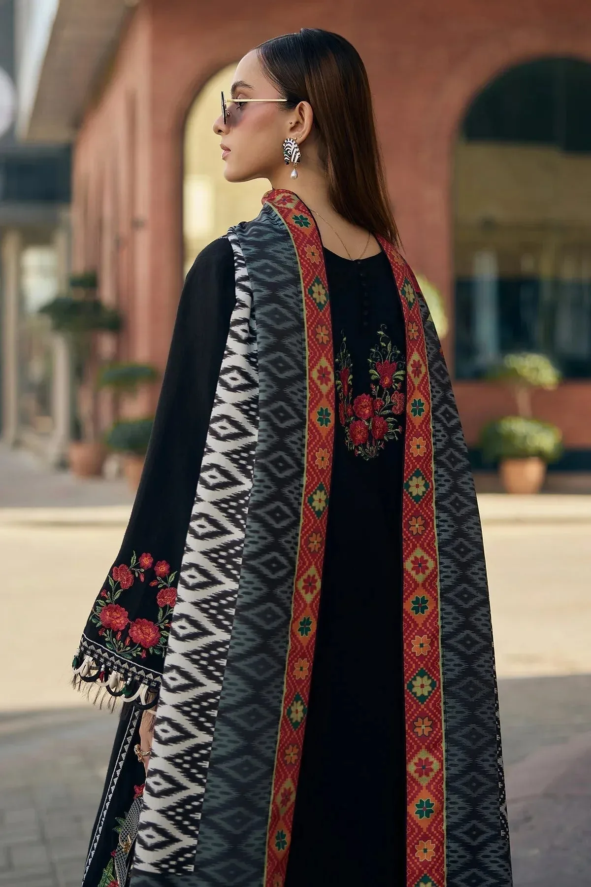 Charizma Poshima 25 Black Wool – view 2 – Poshaq
