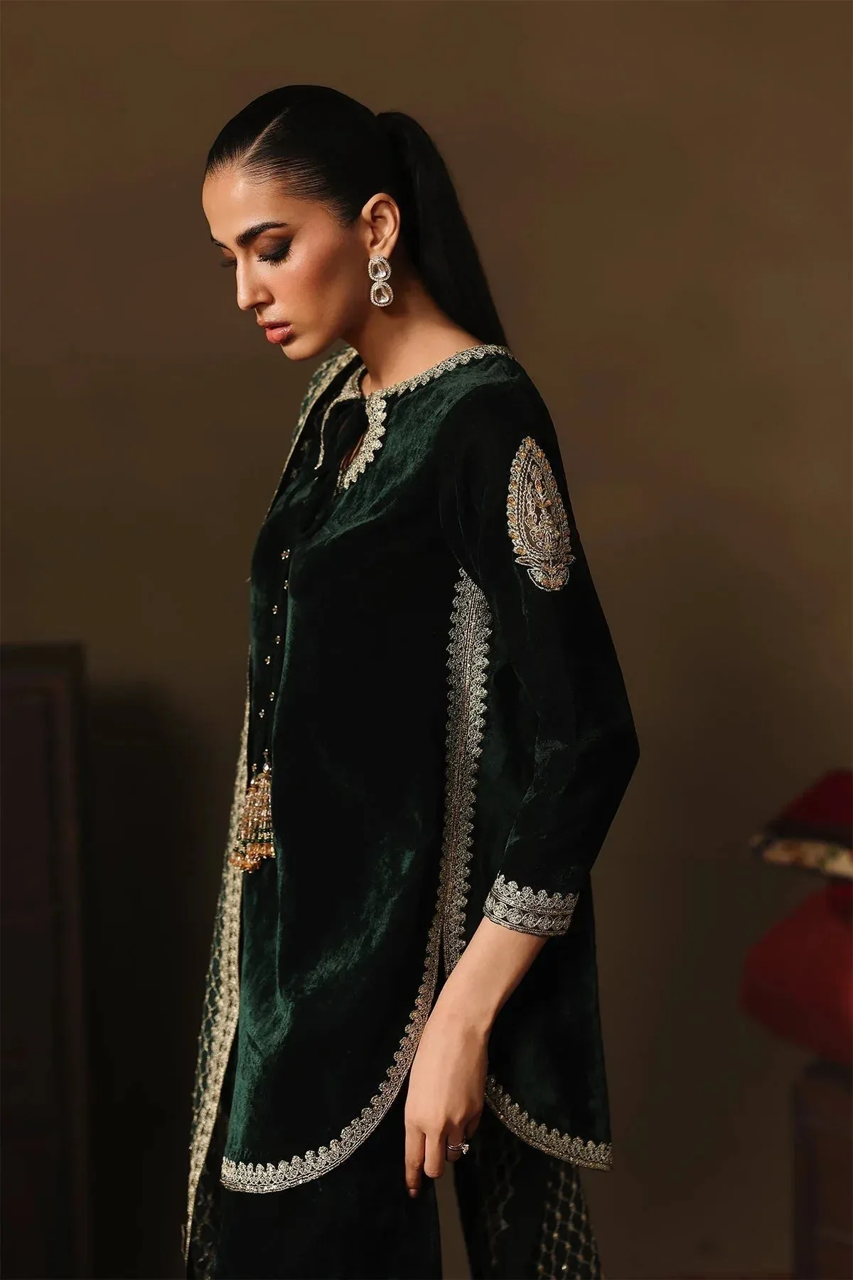 Charizma Zeel Velvet 25 Deep Green Velvet – view 4 – Poshaq
