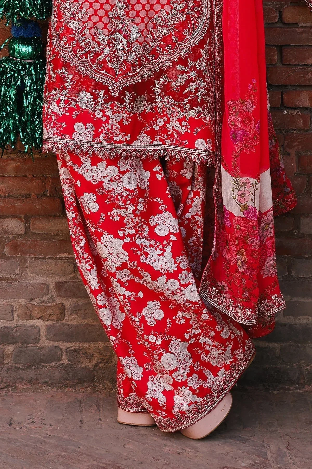 Charizma Vasal Chiffon Electric Red Raw Silk – view 4 – Poshaq