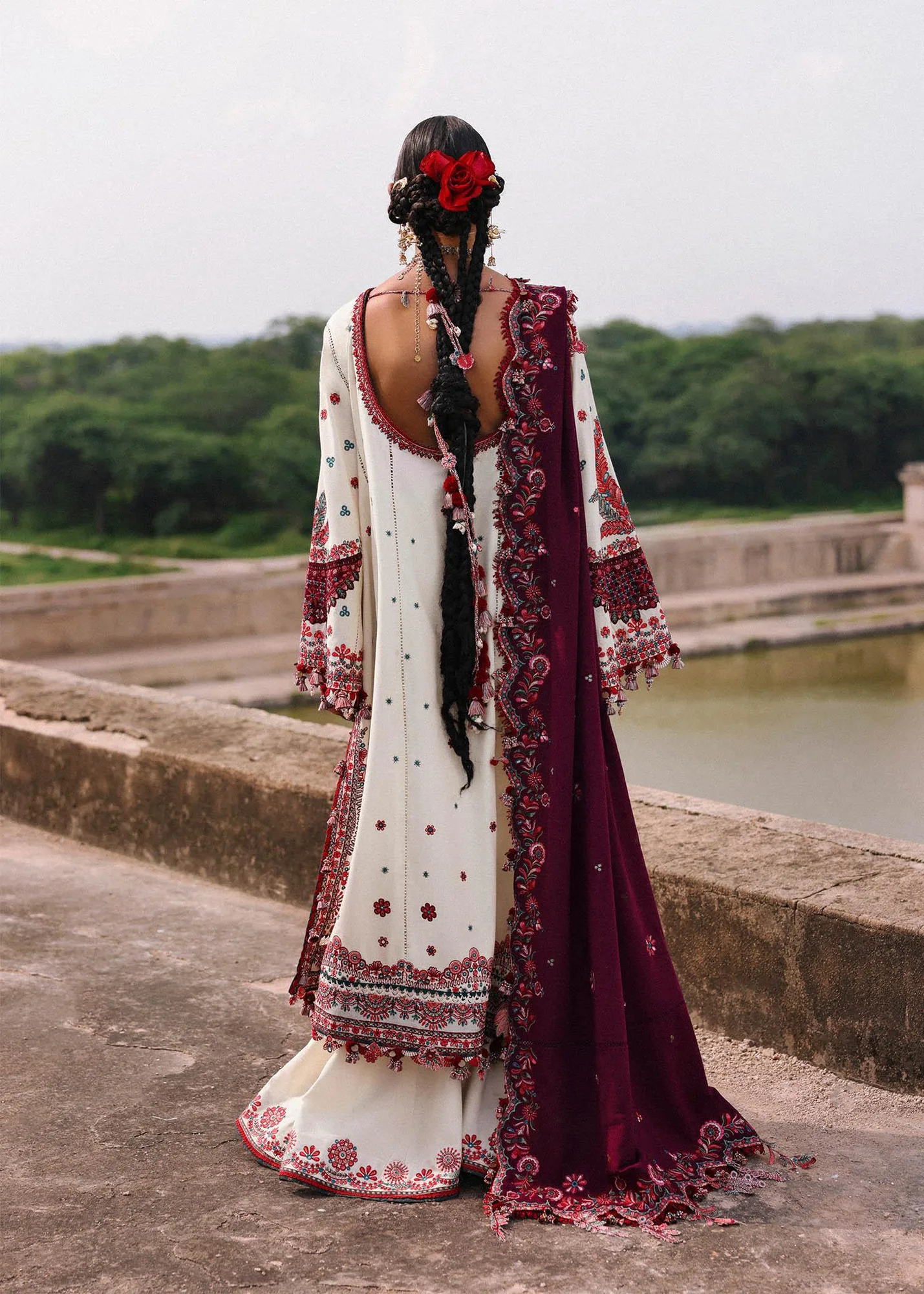 Hussain Rehar Karandi 25 White Karandi – view 2 – Poshaq