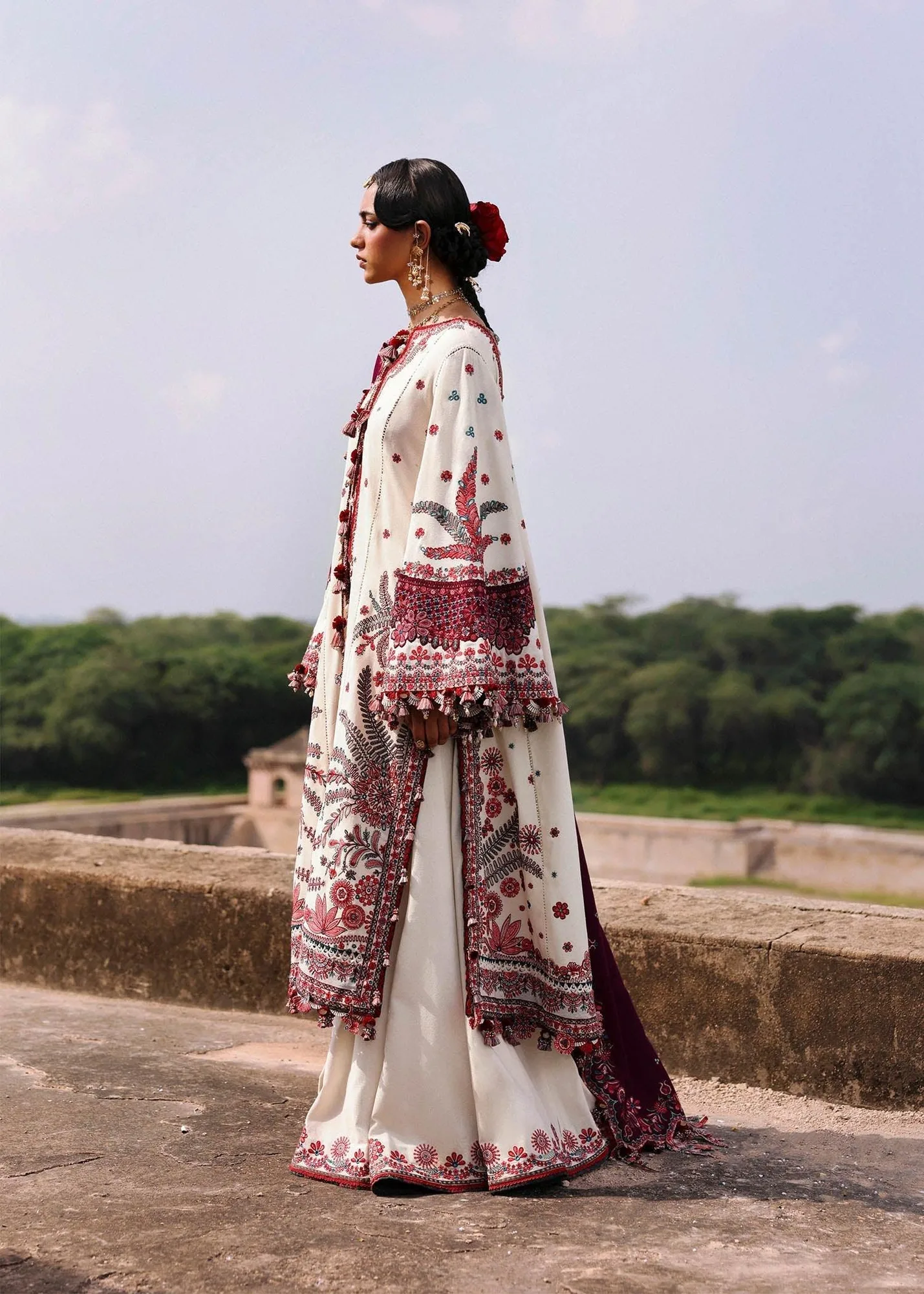 Hussain Rehar Karandi 25 White Karandi – view 3 – Poshaq