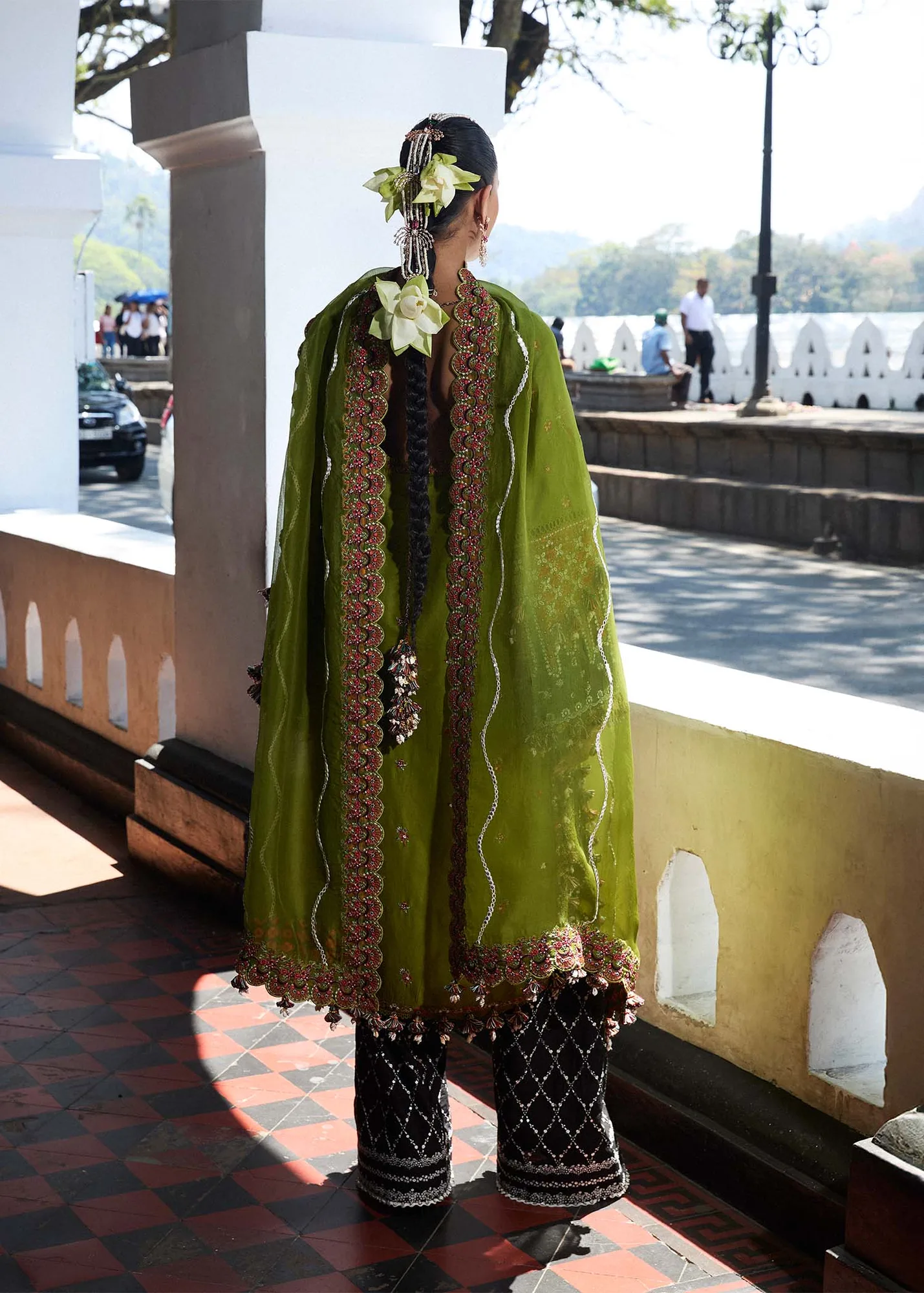 Hussain Rehar Luxury Lawn 25 Olive Green Organza – view 2 – Poshaq