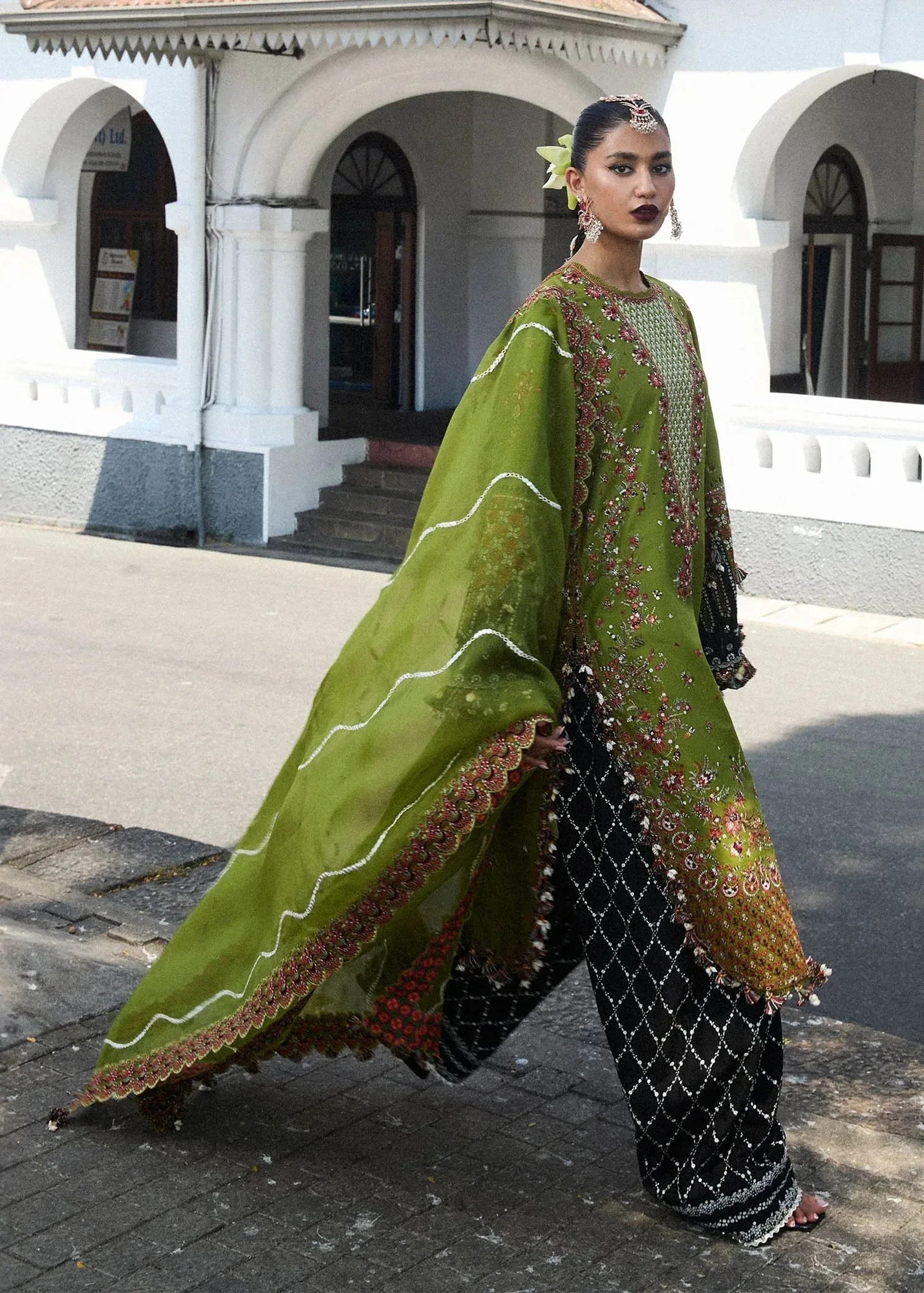 Hussain Rehar Luxury Lawn 25 Olive Green Organza – view 3 – Poshaq