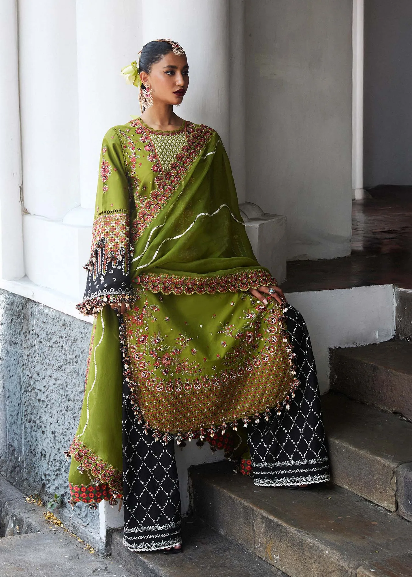 Hussain Rehar Luxury Lawn 25 Olive Green Organza – view 4 – Poshaq