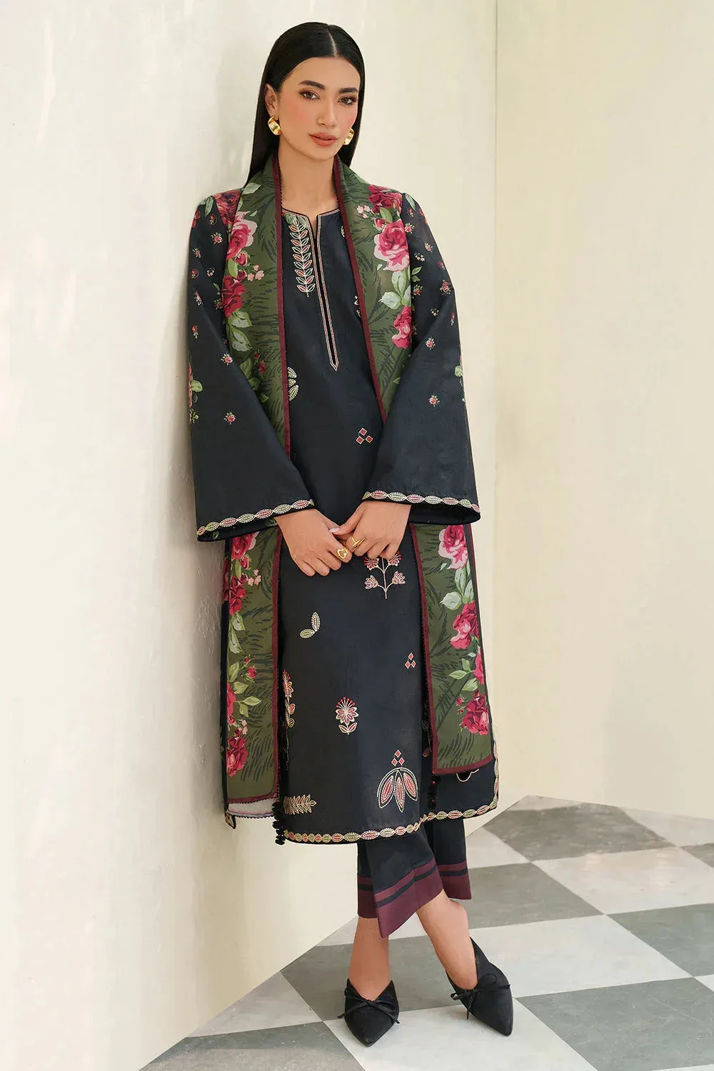 Black viscose shirt with embroidered sleeve borders – view 4 – Poshaq