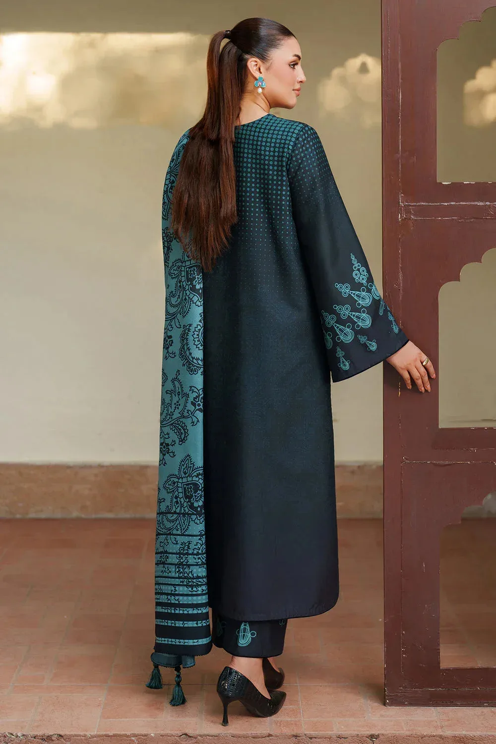 Jazmin Winter 25 Black Viscose – view 2 – Poshaq