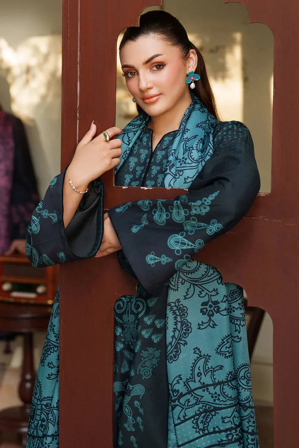 Jazmin Winter 25 Black Viscose – view 3 – Poshaq