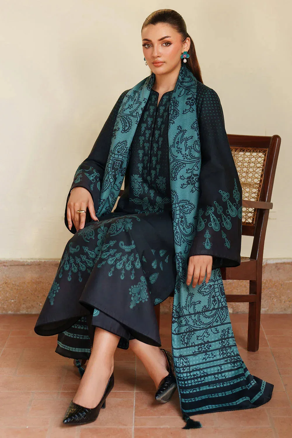 Jazmin Winter 25 Black Viscose – view 4 – Poshaq