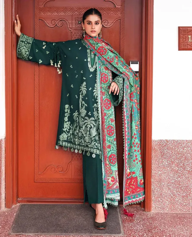 Republic Womenswear Amaris Luxury Shawl 25 Deep Green Karandi – view 1 – Poshaq