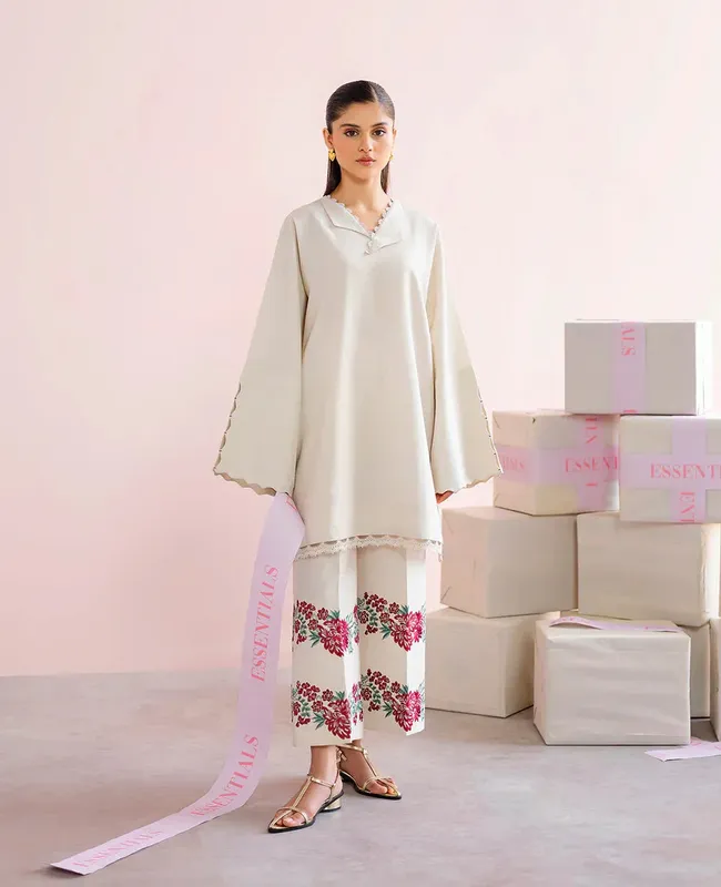 Republic Womenswear Essentials 25 White Jacquard – view 1 – Poshaq