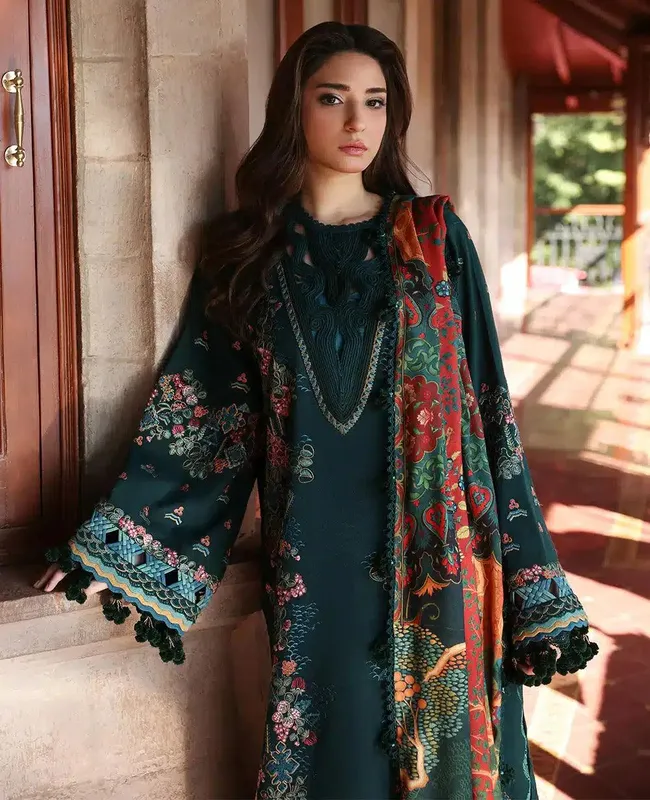 Republic Womenswear Noemei Luxury Shawl 23 Green Organza – view 1 – Poshaq