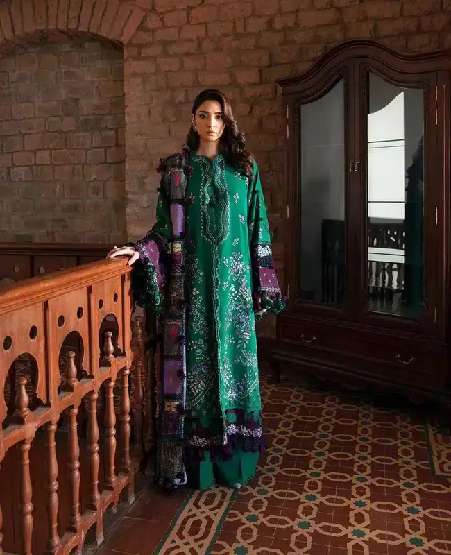 Republic Womenswear Noemei Luxury Shawl 23 Green Karandi – view 1 – Poshaq