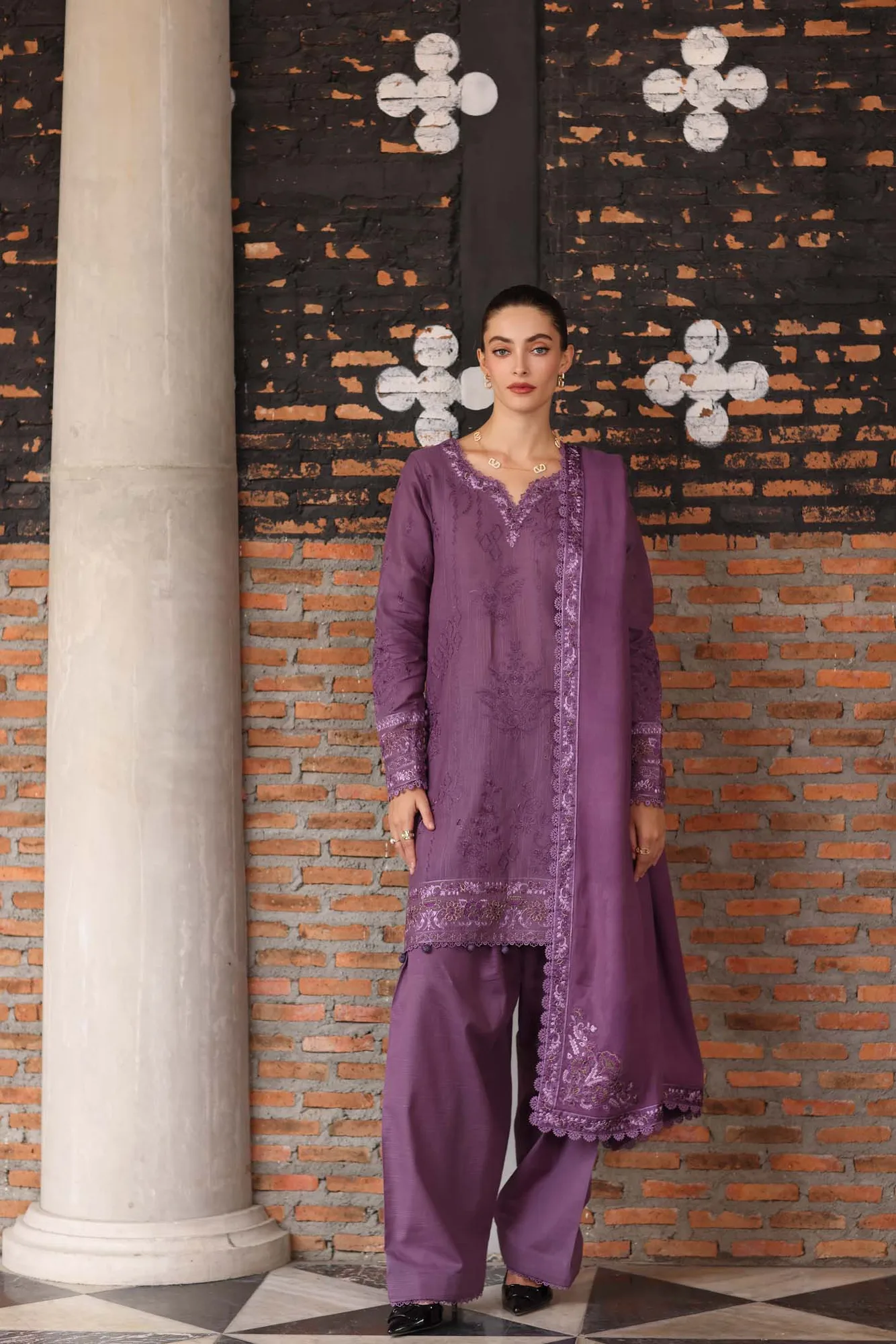 Noor by Saadia Asad Winter Pashmina 25 Plum Pashmina – view 3 – Poshaq