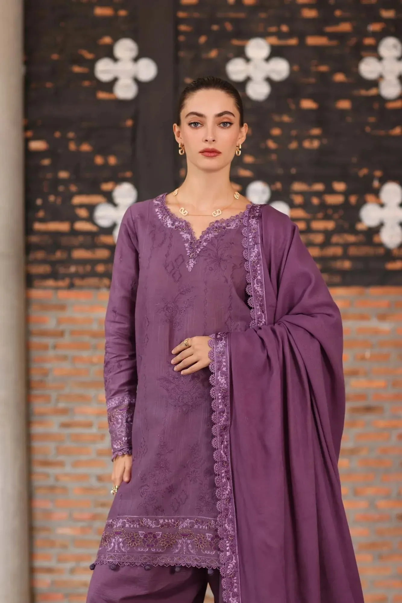 Noor by Saadia Asad Winter Pashmina 25 Plum Pashmina – view 6 – Poshaq