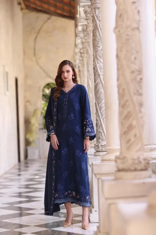 Noor by Saadia Asad Winter Pashmina 25 Navy Blue Pashmina – view 1 – Poshaq