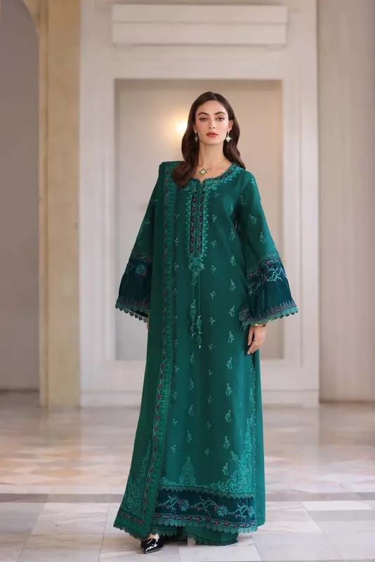 Noor by Saadia Asad Winter Pashmina 25 Emerald Green Pashmina – view 1 – Poshaq