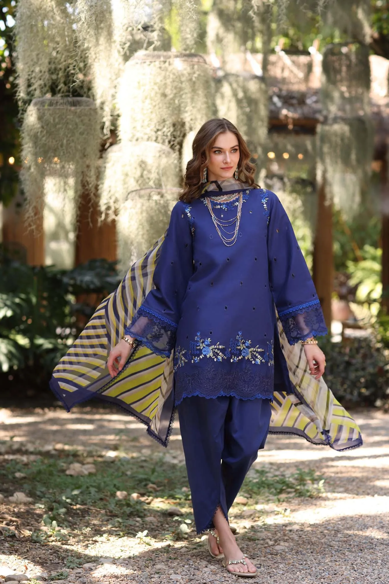 Noor by Saadia Asad Eid Luxe Printedkari Navy Blue Chiffon – view 3 – Poshaq