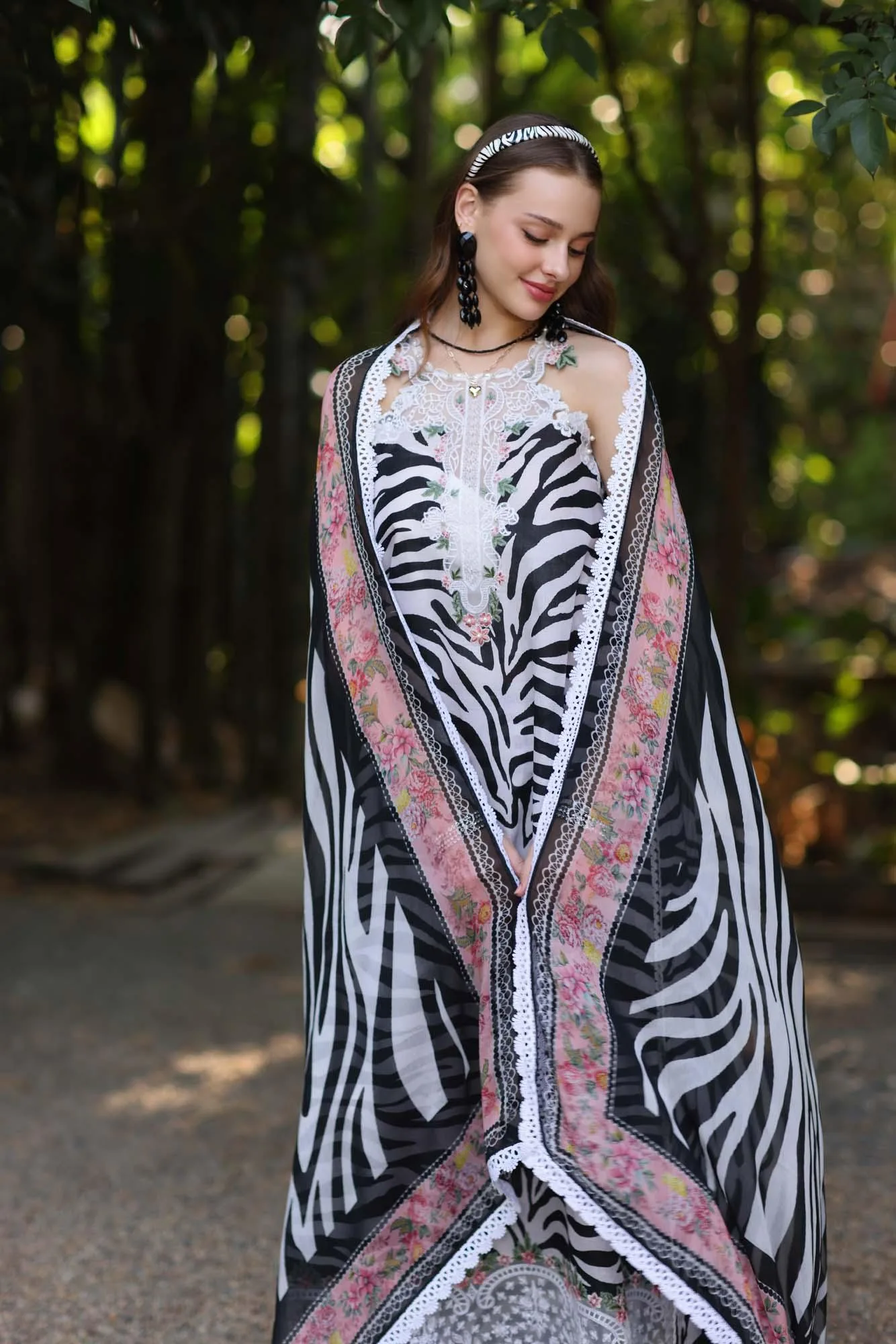 Noor by Saadia Asad Eid Luxe Printedkari White Chiffon – view 4 – Poshaq
