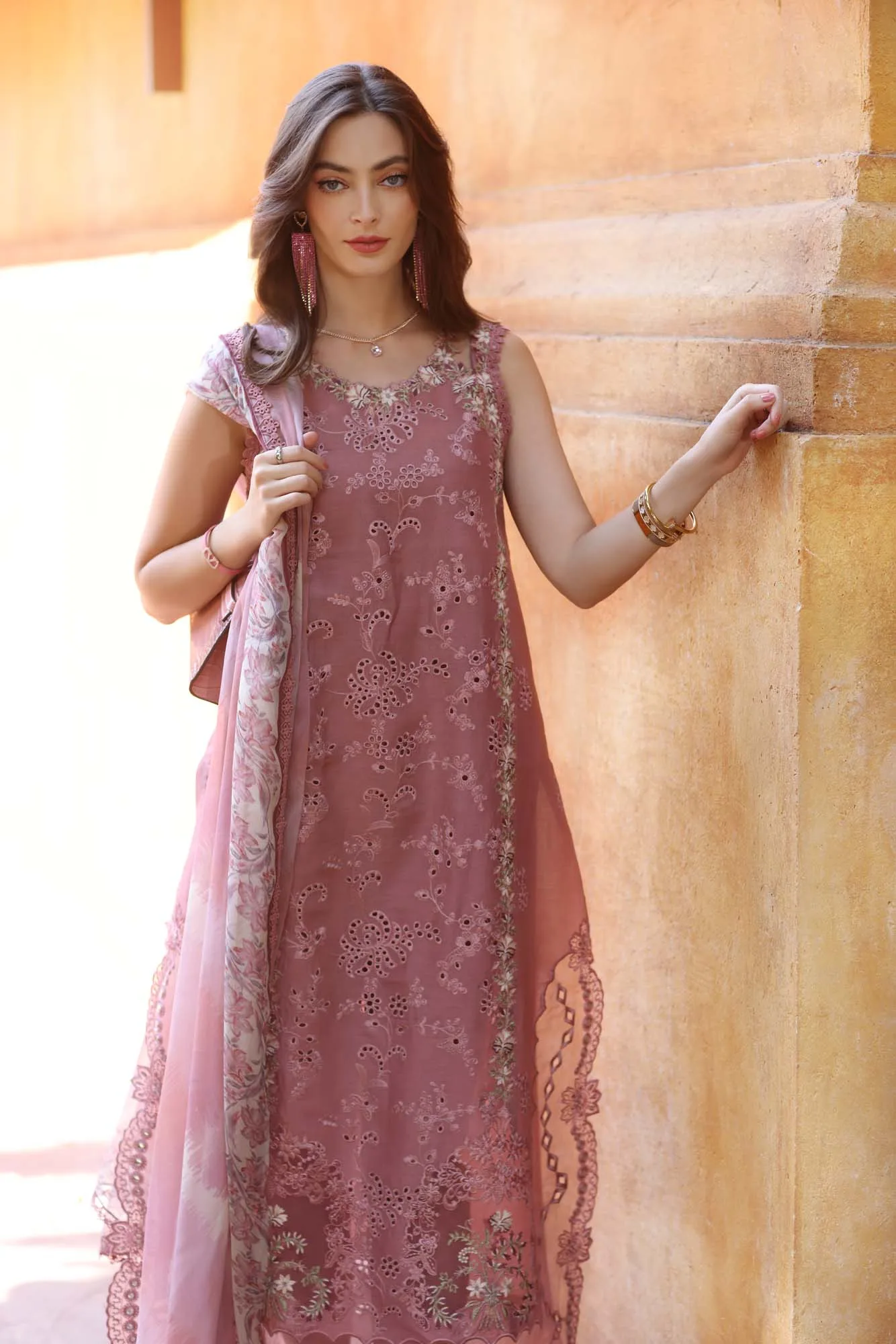 Noor by Saadia Asad Eid Luxury Laserkari 25 Brownish Pink Chiffon – view 4 – Poshaq