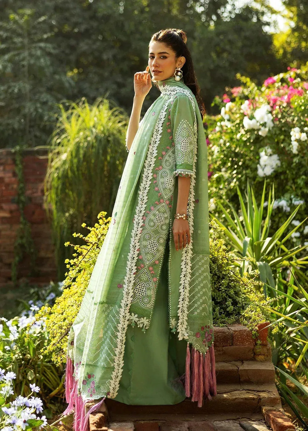 Sadaf Fawad Khan Siraa Lawn 25 Mint Green Organza – view 5 – Poshaq