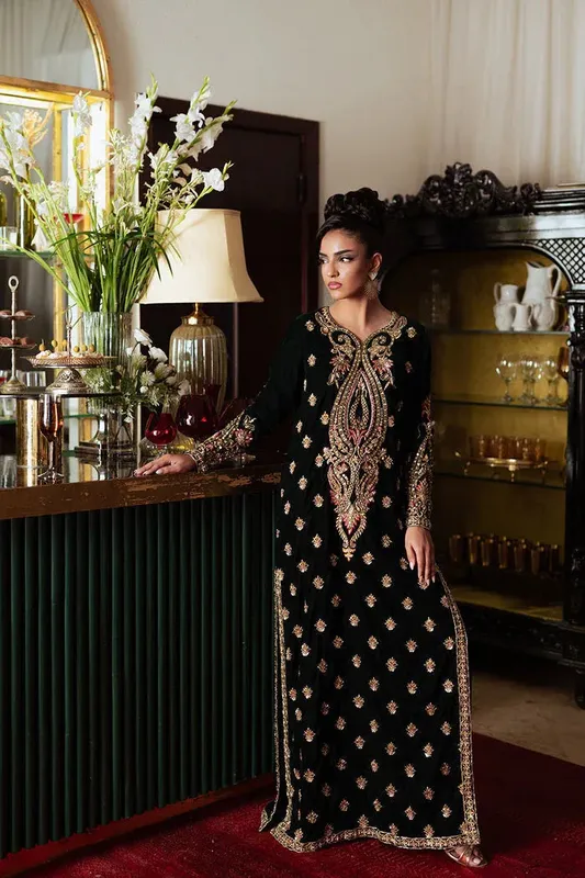 Saira Rizwan Velvet Pret 25 Bottle Green Velvet – view 1 – Poshaq