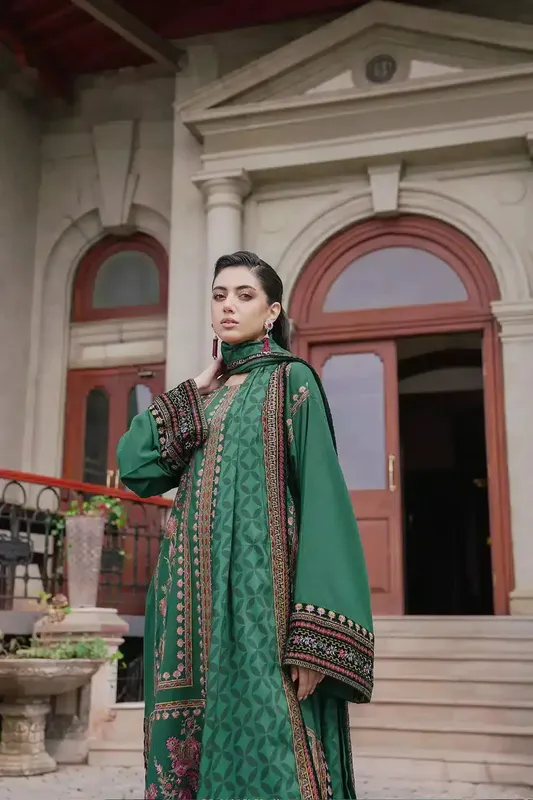 Saira Rizwan Winter 23 Green Karandi – view 1 – Poshaq