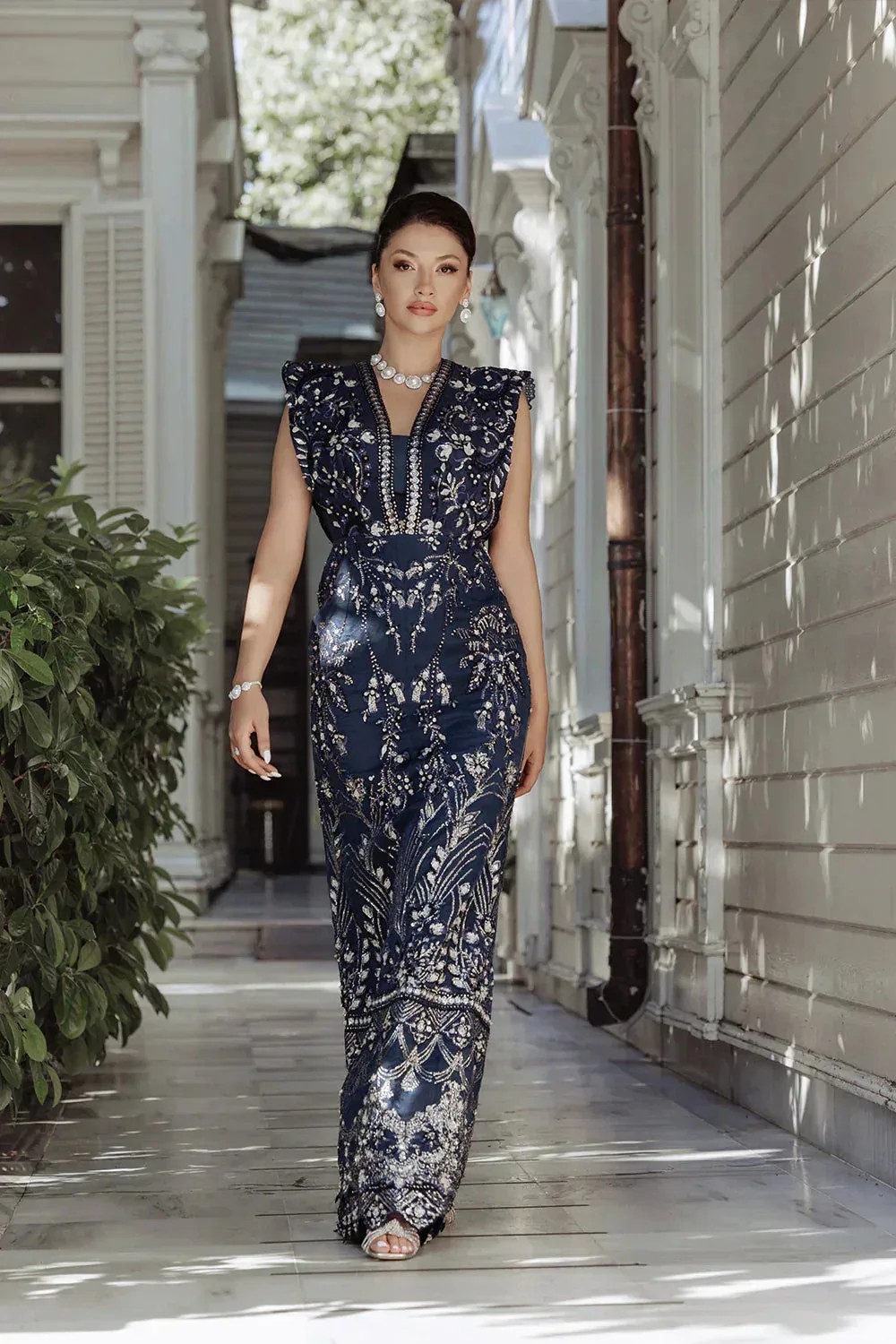 Saira Rizwan Lumiere Festive 23 Navy Blue Raw Silk – view 2 – Poshaq